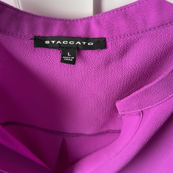 Gorgeous top perfect for layering - Picture 2 of 2